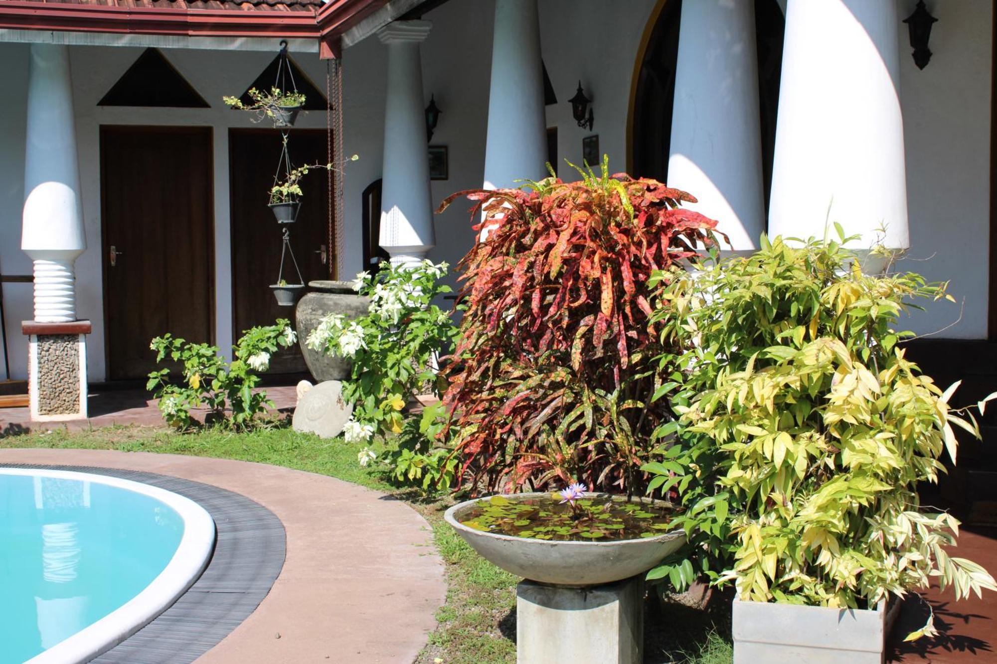 Olideb Gedara Hotel Negombo Exterior photo